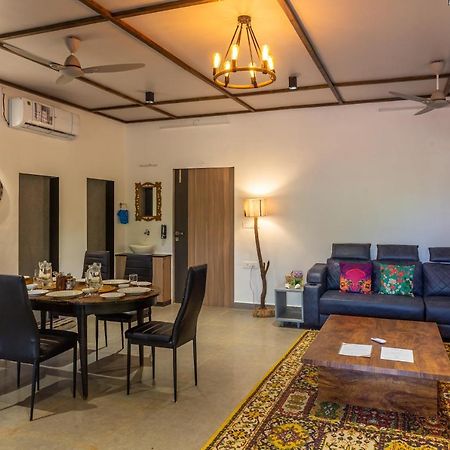 Saffronstays Apricus Farm, Karjat Kültér fotó