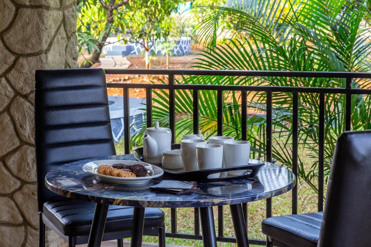 Saffronstays Apricus Farm, Karjat Kültér fotó