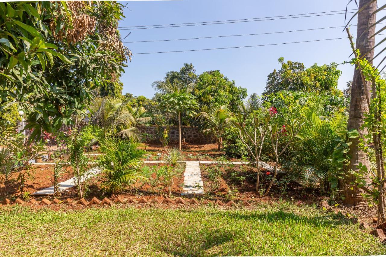 Saffronstays Apricus Farm, Karjat Kültér fotó